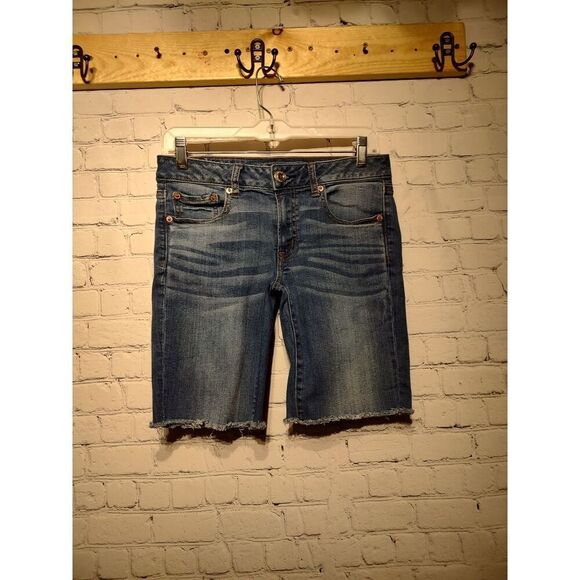 American Eagle stretchy mid-length shorts size 4 * - Picture 1 of 4